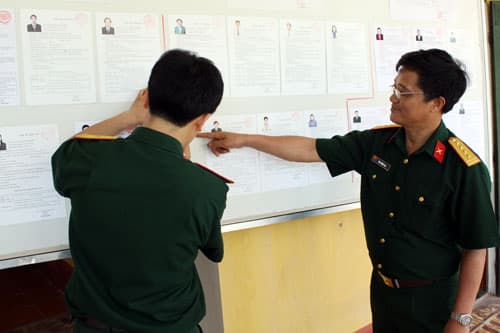 Công dân “hai trong một” trước ngày bầu cử