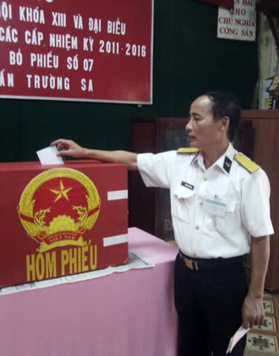 14 giờ ngày 15-5: 100% cử tri đang công tác tại đảo Phan Vinh đã tham gia bầu cử