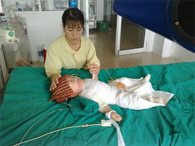 Cứu con với!