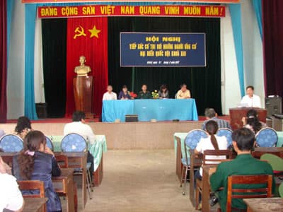 Các ứng cử viên đại biểu Quốc hội tiếp xúc cử tri tại Kon Tum