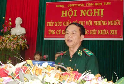 Các ứng cử viên tiếp tục vận động bầu cử