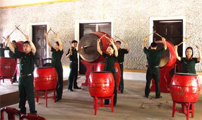 Tập huấn sử dụng đàn ghi-ta và nhạc cụ dân tộc cho 80 hạt nhân văn nghệ