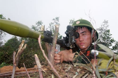 Theo bộ đội tập lúc 4 giờ sáng