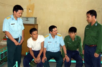 Giúp bộ đội “quẳng gánh nợ nần"