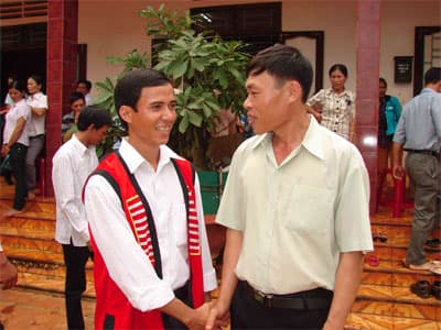 Ngày gắn kết ở làng Tung