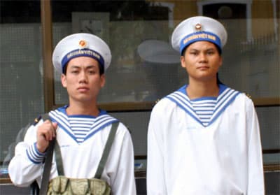 Hai chiến sĩ hải quân dũng cảm bắt cướp