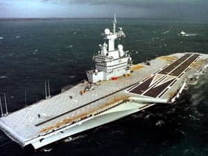 Pháp rút tàu sân bay tham gia chiến dịch tại Li-bi về nước
