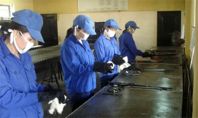 7 bông hồng giữ kho vũ khí đạn