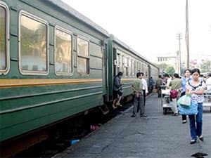Bán vé tàu tết tại ga Sài Gòn - Còn nhiều kẽ hở