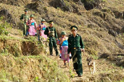 Những người lính nơi núi cao, mây mù