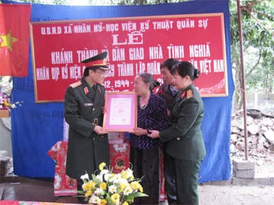 Trao nhà tình nghĩa tặng thương binh Phạm Xuân Diêm