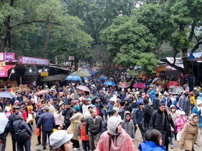 Rộn ràng trẩy hội chùa Hương