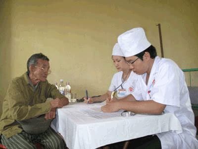 Coi người bệnh như người thân