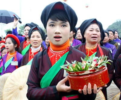 Xác lập kỷ lục quốc gia “Nhiều người mặc trang phục quan họ và cùng hát dân ca quan họ Bắc Ninh” tại Hội Lim