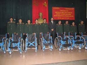 Món quà đầu năm cho người tàn tật