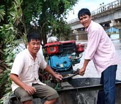 Hai thanh niên cứu hơn 700 người