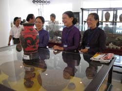 Khai mạc Không gian làng nghề và trưng bày cổ vật