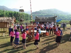 Giúp dân xây dựng nhiều mô hình làng, bản văn hóa