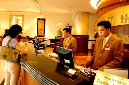 Khách sạn cao cấp ồ ạt giảm giá, khuyến mại