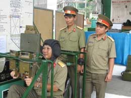 Mô hình huấn luyện nhìn đêm trên xe tăng