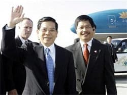 Chủ tịch nước Nguyễn Minh Triết lên đường tham dự hội nghị cấp cao phong trào không liên kết