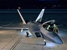Tổng thống Mỹ lại “đe dọa” bác dự toán ngân sách quốc phòng vì F-22