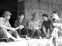 Khẩn trương di dời đồng bào đến nơi ở an toàn