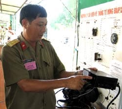 Bộ khuếch đại mi-crô chỉ huy lái xe