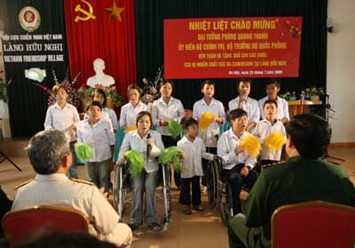 Màn trình diễn thời trang độc đáo chào mừng Bộ trưởng