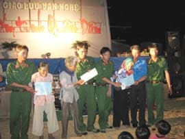 Rộn ràng, các anh về…
