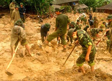 Khẩn cấp lo cuộc sống cho dân bản
