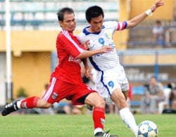 Công Vinh nhận áo số 29 của Leixoes