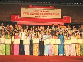 Hà Nội tuyên dương 137 thủ khoa tốt nghiệp năm 2009