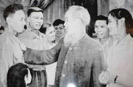Trưng bày hiện vật và hình ảnh “Những kỷ niệm với Bác Hồ”