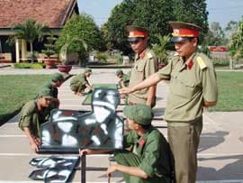 Vai trò đội ngũ cán bộ trong rèn luyện kỷ luật, xây dựng chính quy ở đoàn bộ binh 5 (quân khu 7) (Bài 3)