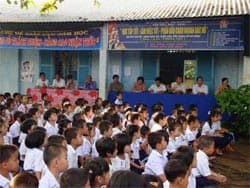 Hơn 30.000 học sinh nghèo được miễn giảm tiền học phí và tiền CSVC