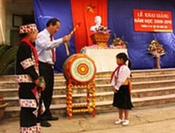 Phó Thủ tướng dự khai giảng năm học mới tại Hà Giang