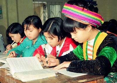 Chuyển từ “miễn học phí” sang “tín dụng ưu đãi”?