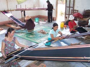 Rượu cần, thổ cẩm... ấm xuân Tây Nguyên