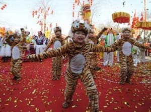 Thế giới rộn ràng chào đón Tết Canh Dần