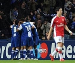 Porto và Bayern Munich giành chiến thắng trên sân nhà