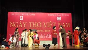 Trời Nam thương nhớ đất Thăng Long