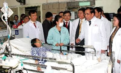 Phải thường xuyên giáo dục phẩm chất và đạo đức cho cán bộ, nhân viên ngành y tế