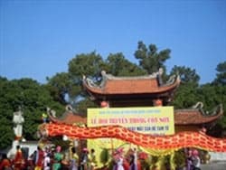 Tưng bừng lễ hội truyền thống Côn Sơn- Kiếp Bạc