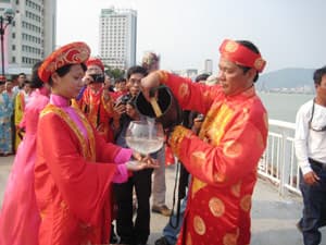 Triển lãm tranh thêu XQ gây quỹ ủng hộ trẻ em nghèo