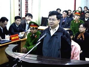 Dừng xét xử vụ “rút ruột” tượng đài Điện Biên Phủ