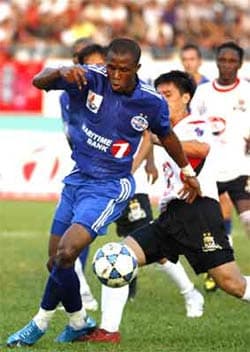 Kẻ khóc, người cười