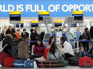 Các sân bay ở Anh bị tê liệt vì tro bụi núi lửa