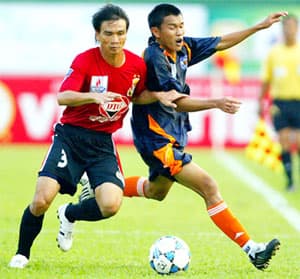 B. Bình Dương và SHB Đà Nẵng đều thắng trận