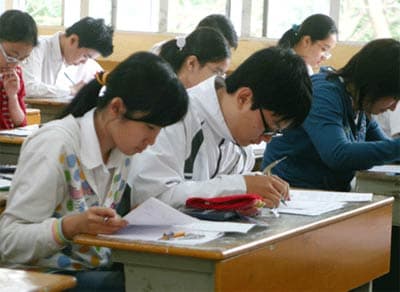 Thầy, trò lớp 12 'lách luật' ôn thi tốt nghiệp